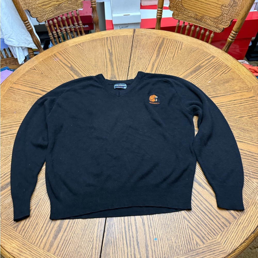 Cinncinati Bengals Vintage  Black V-Neck Sweater with Knitted Texture